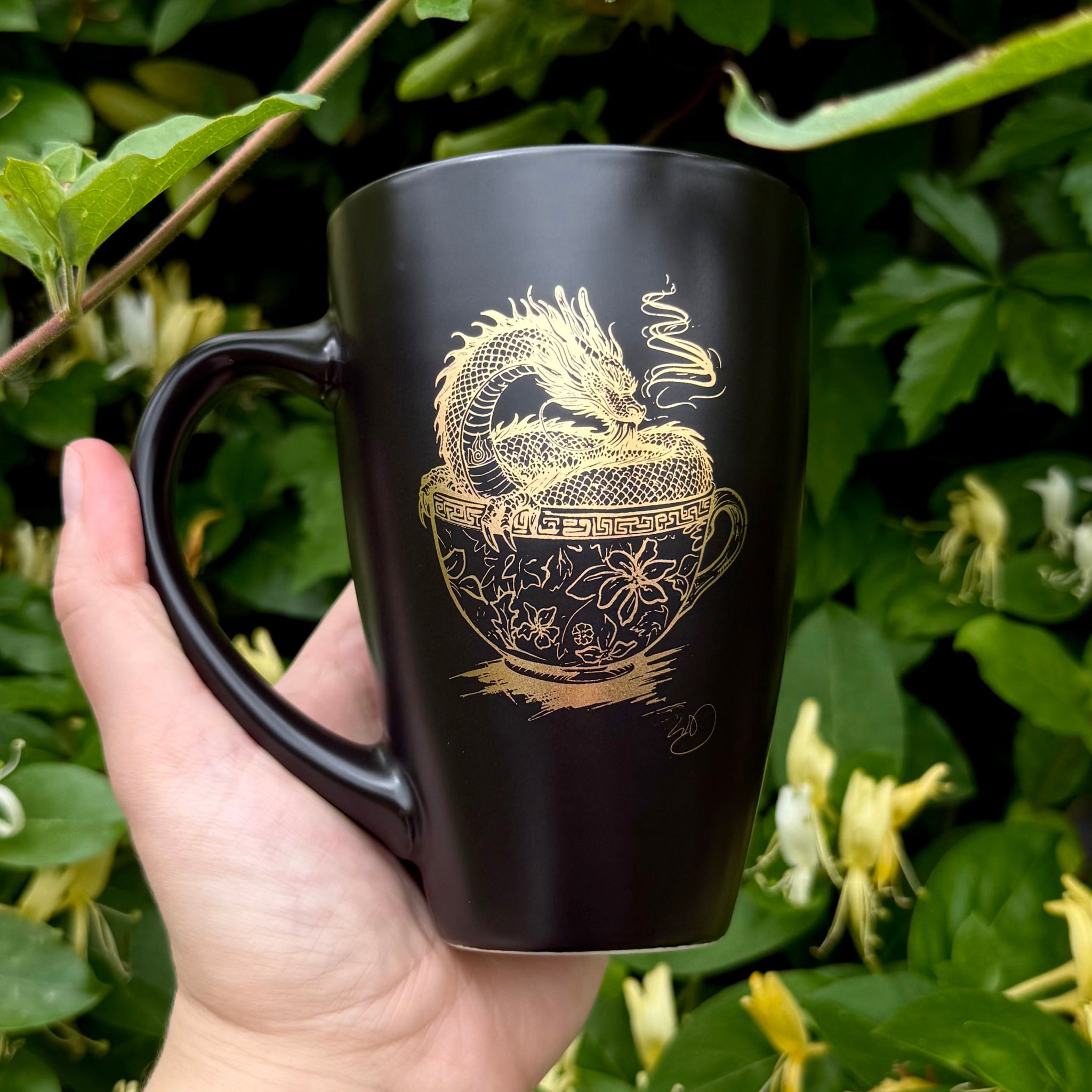 ドラゴンと鳥の絵柄の陶器カップ The Dragon Collection – DonovanPottery